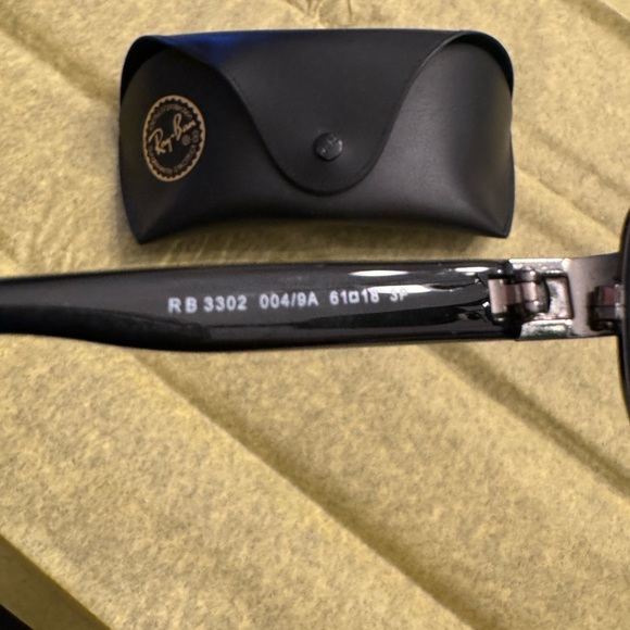 Ray-Ban sunglasses - Picture 3 of 4